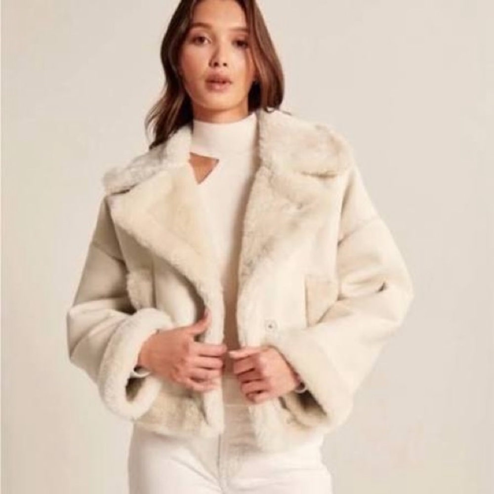 Abercrombie & Fitch Oversized Crop Sherpa
Lined Vegan Leather Coat XL